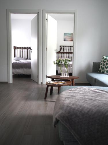 a living room with a couch and a table at Casal Regina in Sesimbra