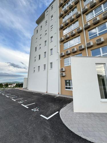 an empty parking lot in front of a building at Studio apartman M in Posušje