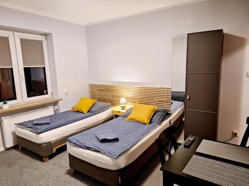 Dom na Folwarku POKOJE I APARTAMENTY, BEZPŁATNY ZAMYKANY PARKING NA TERENIE POSESJI