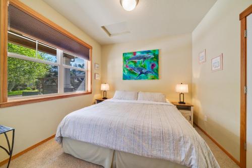 a bedroom with a bed and a window at Sandpiper House-Manzanita Or in Manzanita