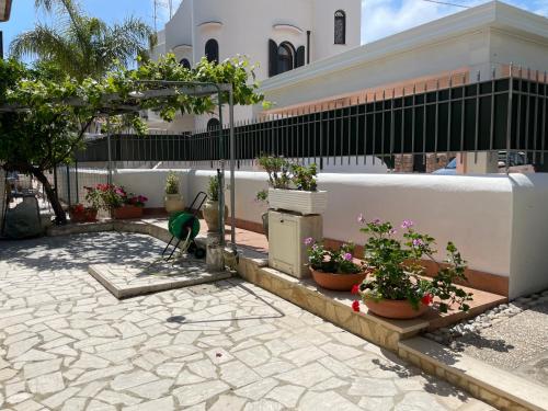 Zahrada ubytování Sperlonga Apartments - Discesa privata al mare!