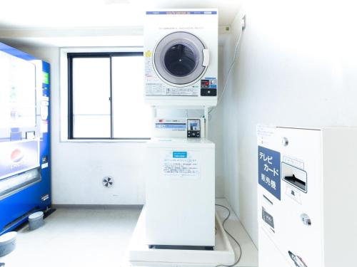 a kitchen with a washing machine in a room at HOTEL DRAKE - Vacation STAY 61998v in Odawara