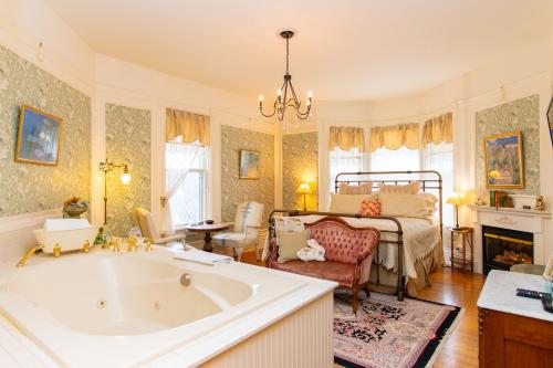 a bathroom with a tub and a bedroom with a bed at Aurora Staples Inn in Stillwater