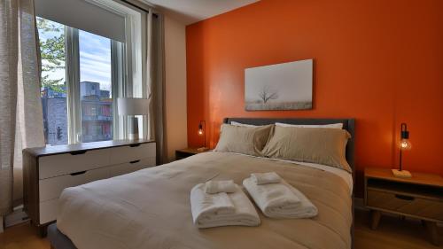 Un pat sau paturi într-o cameră la Le Duplex VIP