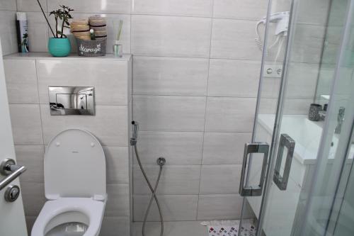 Ένα μπάνιο στο AM Una Lux House