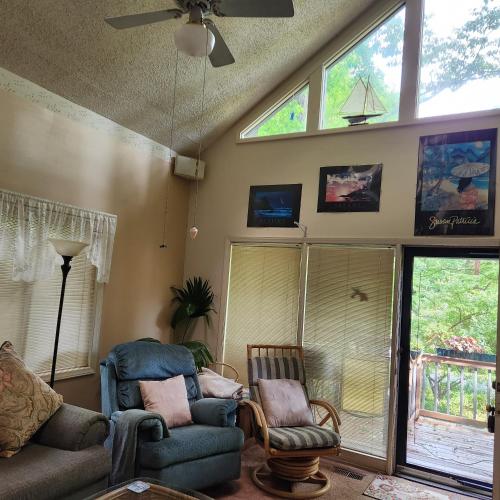a living room with two chairs and a couch at Massanutten Resort Home - Quiet, Convenient, Family- and Pet-Friendly in Massanutten
