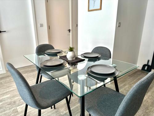 Fresh 2Bed 2Bath Apartment 2mins drive to Man Utd Stadium photo 11