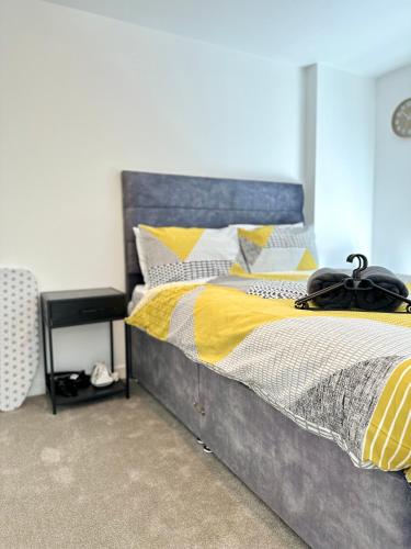 Fresh 2Bed 2Bath Apartment 2mins drive to Man Utd Stadium photo 14