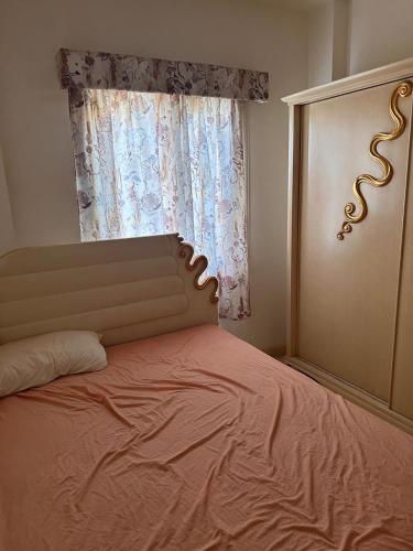 Postel nebo postele na pokoji v ubytování Makadi heights apartment