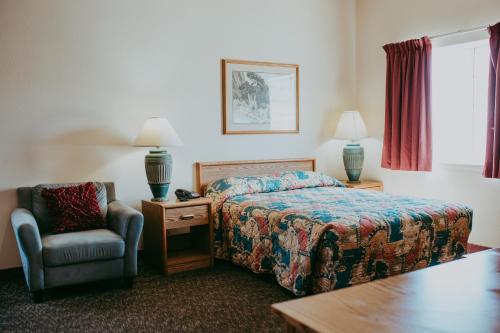 Postel nebo postele na pokoji v ubytování Carson City Plaza Hotel