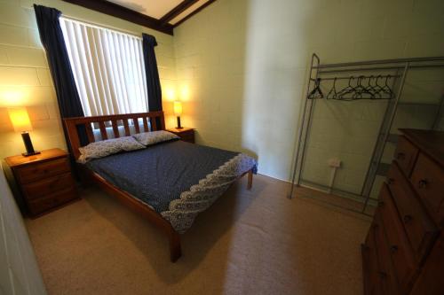 Katil atau katil-katil dalam bilik di Bella Beach 575-77 Straight St Hat Head