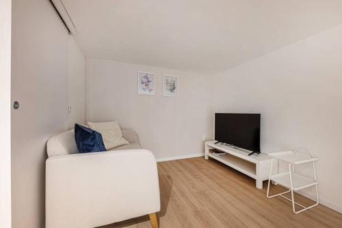 2 Bedroom Large Kitchen Flat on M1 Metro 1063 Budapest, 31 Szív utca kép - 3