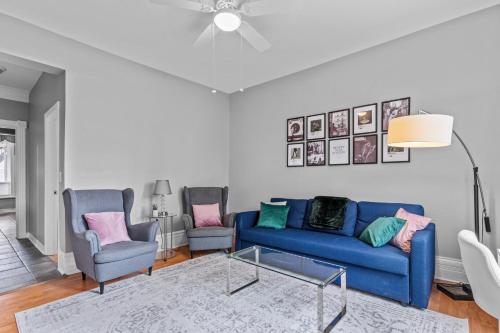 a living room with a blue couch and two chairs at 7BR house 19 ppl DT Windsor WD Free Parking in Windsor