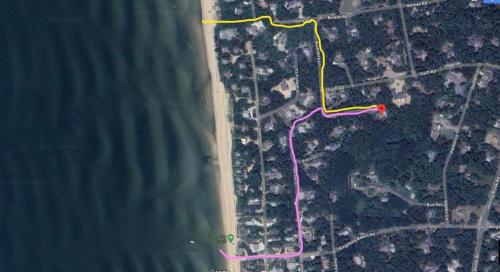 イーストハムにあるSpacious Mins from Beach & Dogs Welcomeの黄色とピンクの線が引かれた道路の俯瞰図