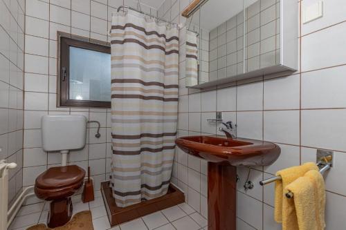 Apartments with parking space Novi Vinodolski - 22846