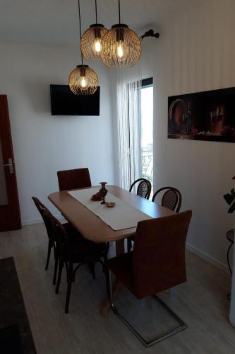 Apartments with parking space Novi Vinodolski - 22846