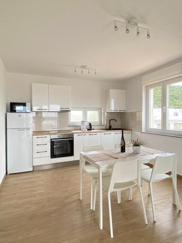 Apartments with parking space Barbat, Rab - 22863