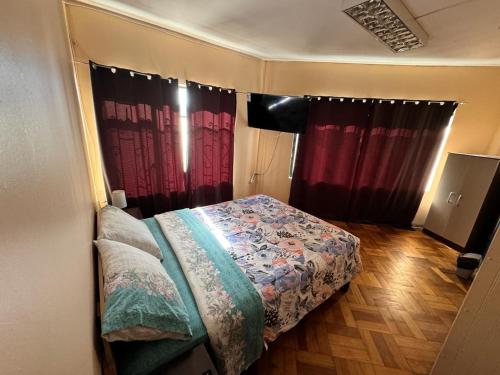 Hostal Nauu tesisinde bir odada yatak veya yataklar