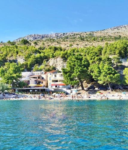 Apartments by the sea Krilo Jesenice, Omis - 23043