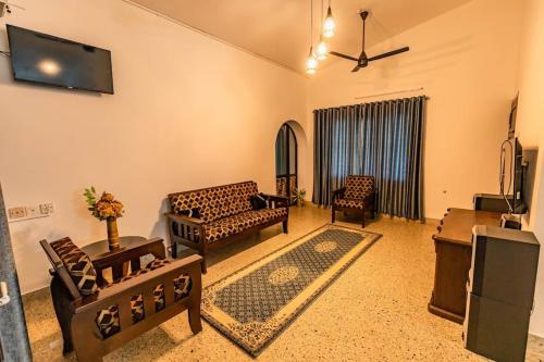 Gallery image of The Rise - Poolside Villa in Gurpur