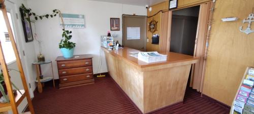 a doctors office with a counter in a room at Four Winds Motel in Depoe Bay