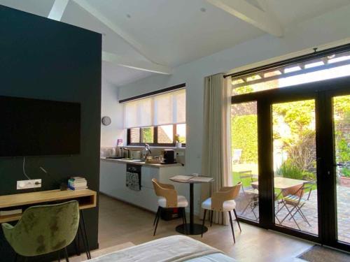 Studio cocooning près de Lille avec jardin, parking sécurisé et accès facile aux transports. - FR-1-510-215