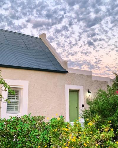 a house with a green door on the side of it at Vergeet-My-Niet in Prince Albert