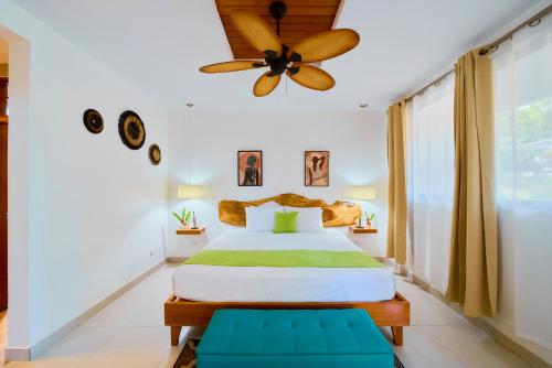 a bedroom with a bed and a ceiling fan at Olinca Boutique Hotel in Puerto Viejo