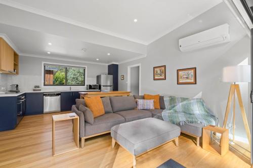 Η κουζίνα ή μικρή κουζίνα στο Herlihys On Huon - Cabin 2