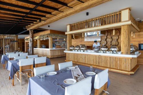 En restaurant eller et andet spisested på Bulow Casa Grand View Resort