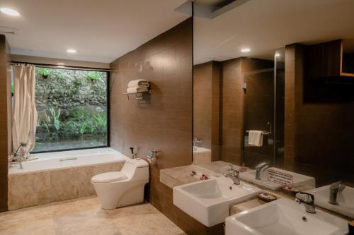 Koupelna v ubytování Amaroossa Suite Bali