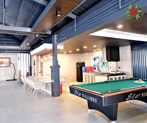 Biliár nebo kulečník v ubytování Hardin Private Villas and Events Place