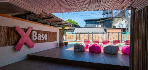 Gambar di galeri bagi Base Party Hostel di Pantai Ao Nang