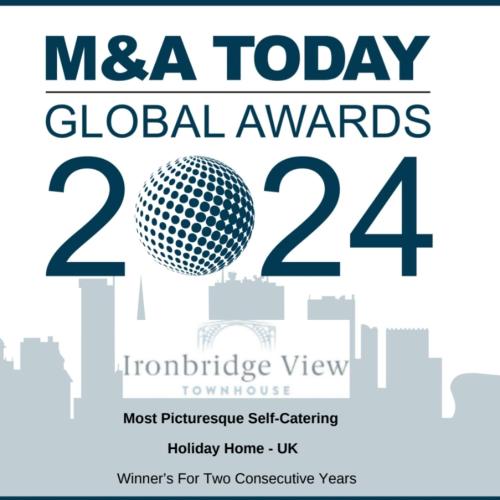 Certificado, premio, señal o documento que está expuesto en Ironbridge View Townhouse WINNER 2025 UK MOST PICTURESQUE SELF-CATERING HOLIDAY HOME & WINNER SELF-CATERING ACCOMMODATION OF THE YEAR 2025