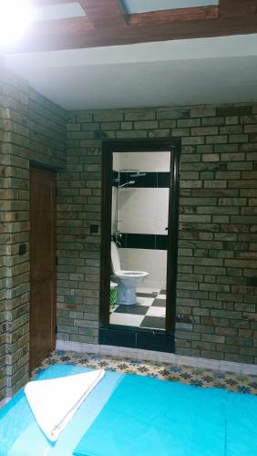 a room with a mirror and a bathroom with a toilet at Atlas Chalet Armed in Imlil