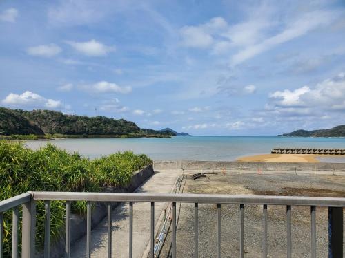 a view of a beach with the ocean at 一棟貸し 喜瀬しーばなゲストハウス -Traditional House Rent- in Amami