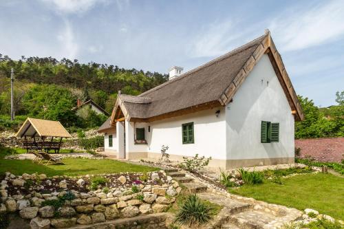 Klementina's Guest House - Happy Rentals