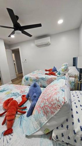 Ένα ή περισσότερα κρεβάτια σε δωμάτιο στο Hoʻonānea I Loko Kailua