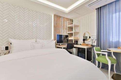 Ένα ή περισσότερα κρεβάτια σε δωμάτιο στο Riverside in February Gyeongbuk Gyeongsan Branch