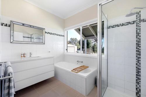 Ένα μπάνιο στο Merrigums - Merrijig - Sleeps 12