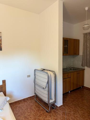 Η κουζίνα ή μικρή κουζίνα στο Natyra Rooms Zvernec