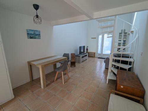 Φωτογραφία από το άλμπουμ του Havre de paix avec jardin privé entre mer et arrière-pays σε Châteauneuf