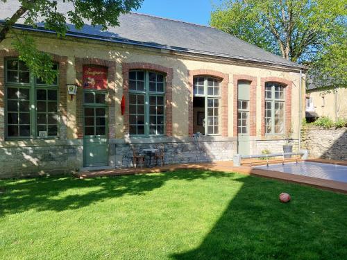 a brick house with a lawn in front of it at Grande maison familiale plein centre vieux Laval in Laval