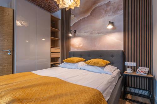 Una cama o camas en una habitación de STAYPOLSKA