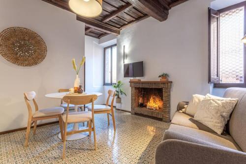18 Ciancaleoni House