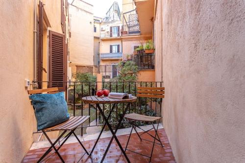 18 Ciancaleoni House