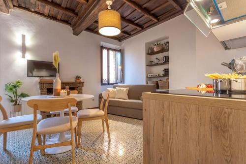 18 Ciancaleoni House