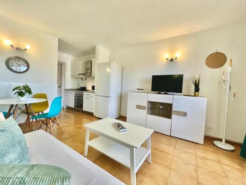 Μια τηλεόραση ή/και κέντρο ψυχαγωγίας στο Casa Relu - Urbanización Torres del Castillo