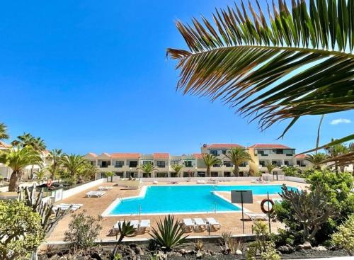 a view of the pool at the resort at Casa Relu Urbanización Torres del Castillo in Costa de Antigua