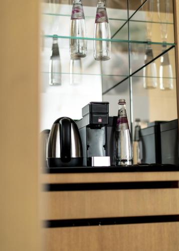 Tetera y cafetera en Sofitel Roma Villa Borghese